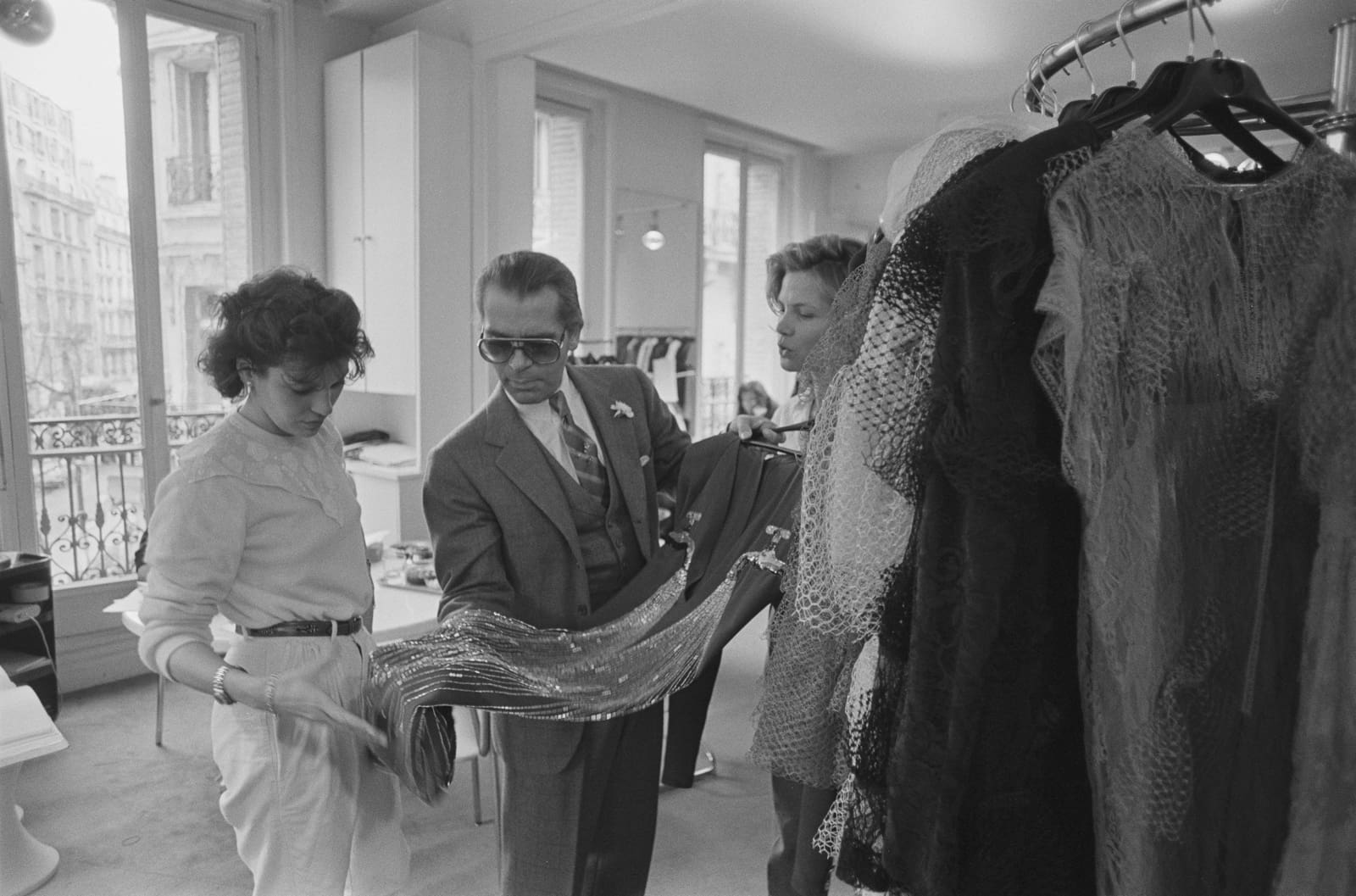 1964 – Lagerfeld begins collaborating with Chloé
