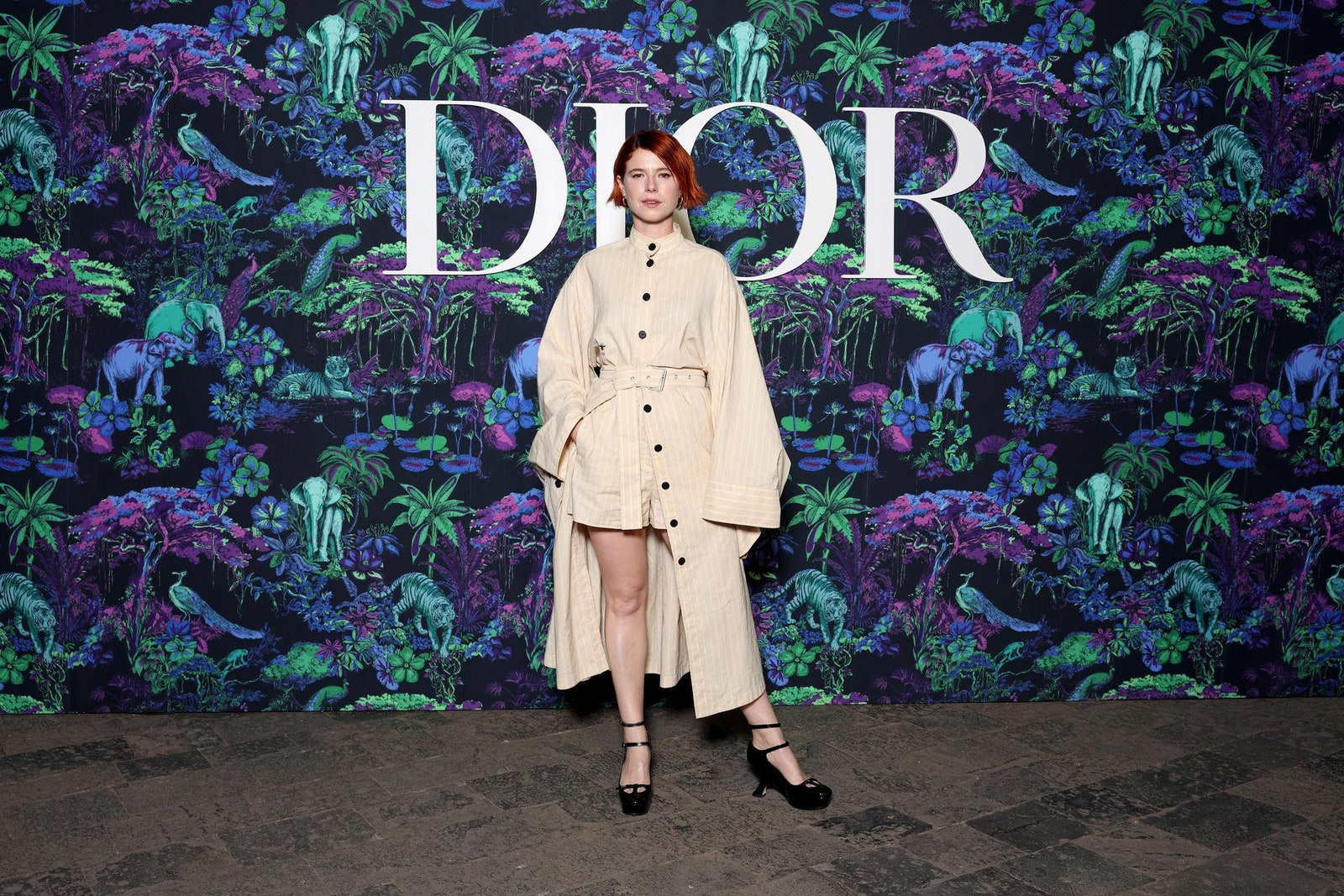 Dior Fall/Winter 2023 Show In Mumbai Jessie Buckley wore a Dior Spring-Summer 2023 beige cotton shirt and shorts.