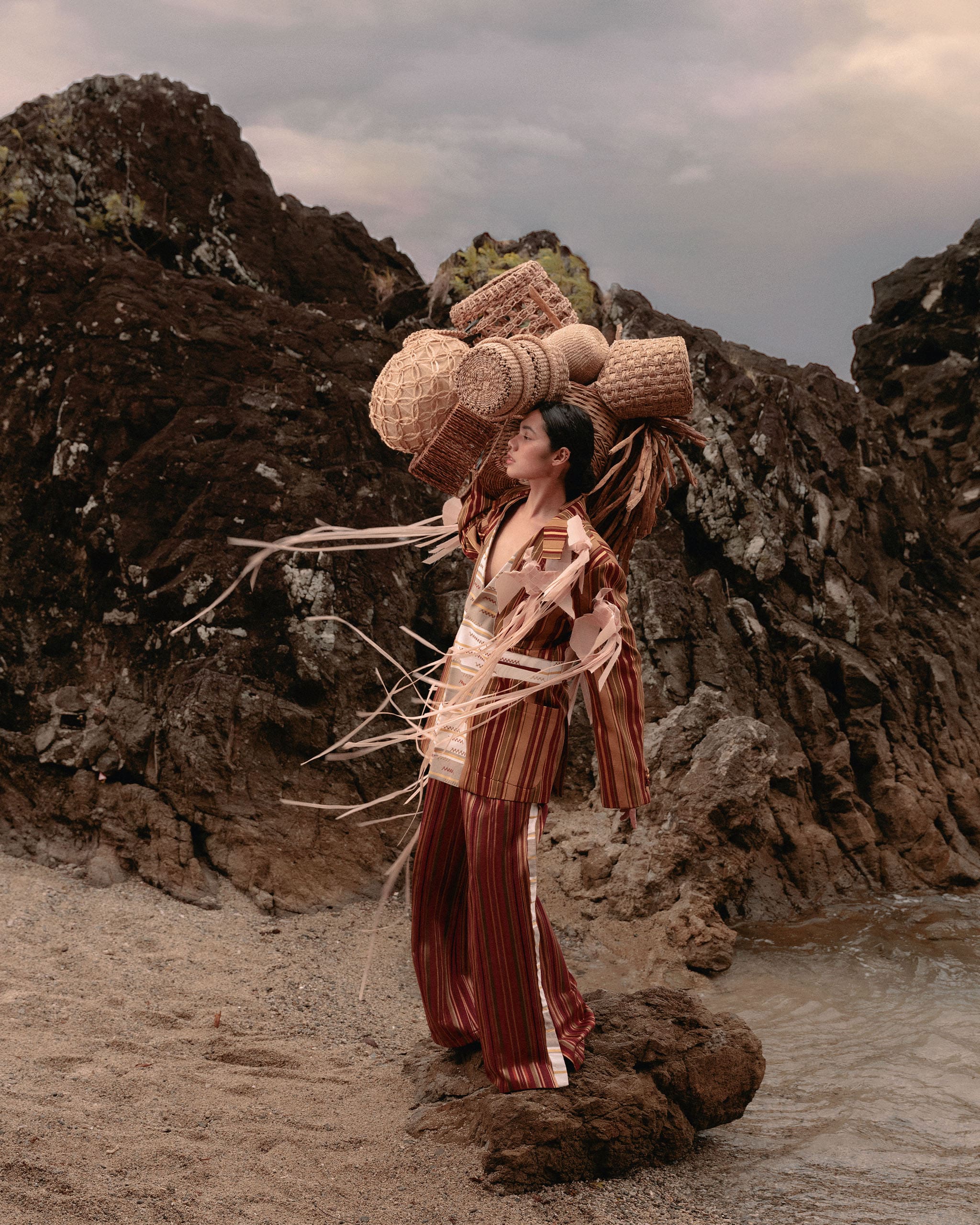 Filipina woman wearing a Jaggy Glarino Suit at the beach carrying Batangas woven bags and baskets