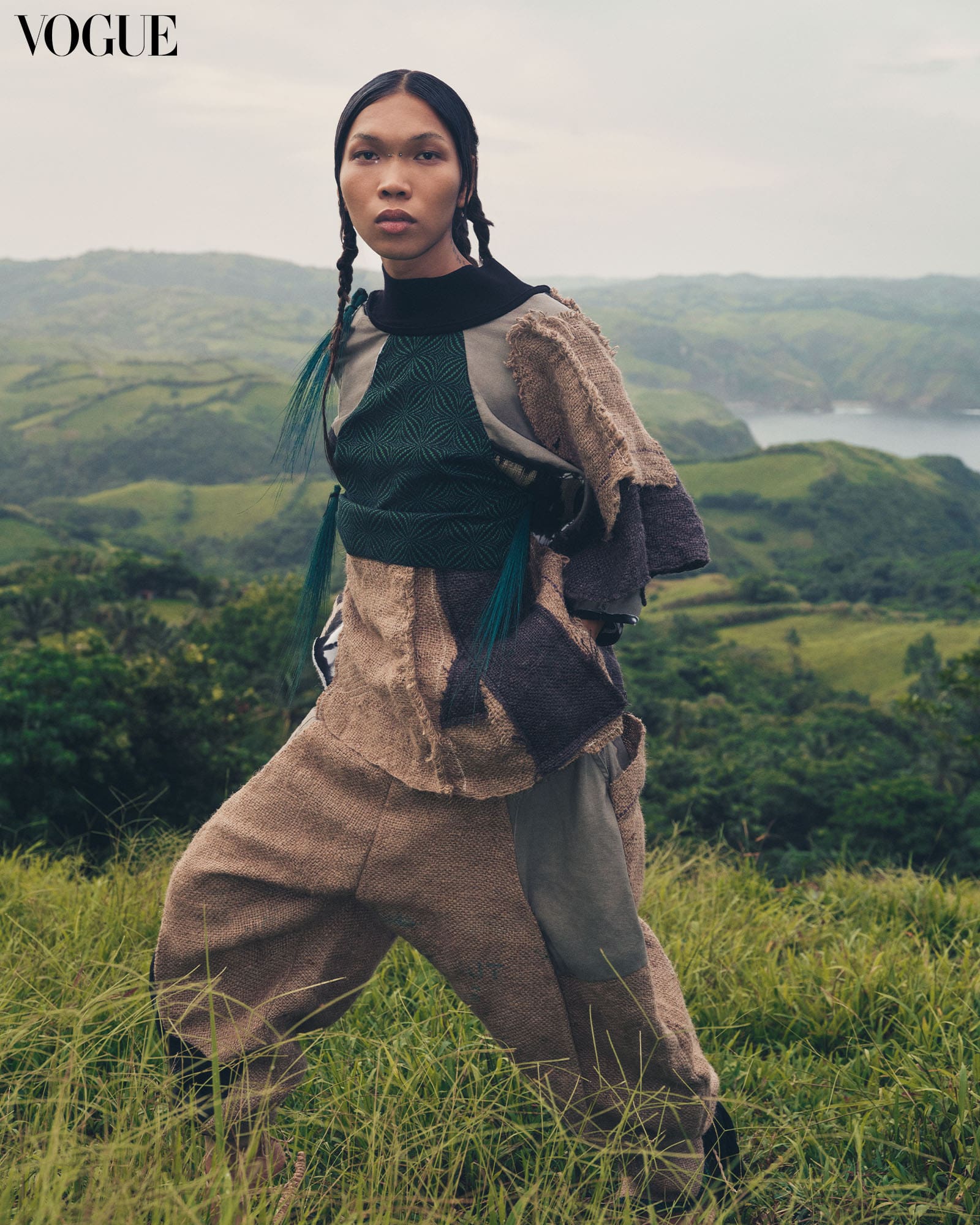 Diving into her roots, this PATRICIA PEREZ EUSTAQUIO ensemble is a rich testament to the second life of things: jute sacks resold at the Baguio Market, old garments, end-cuts from a T’nalak weave from Likhang Balai, and tiger grass dyed in green that were abundant in the summer.