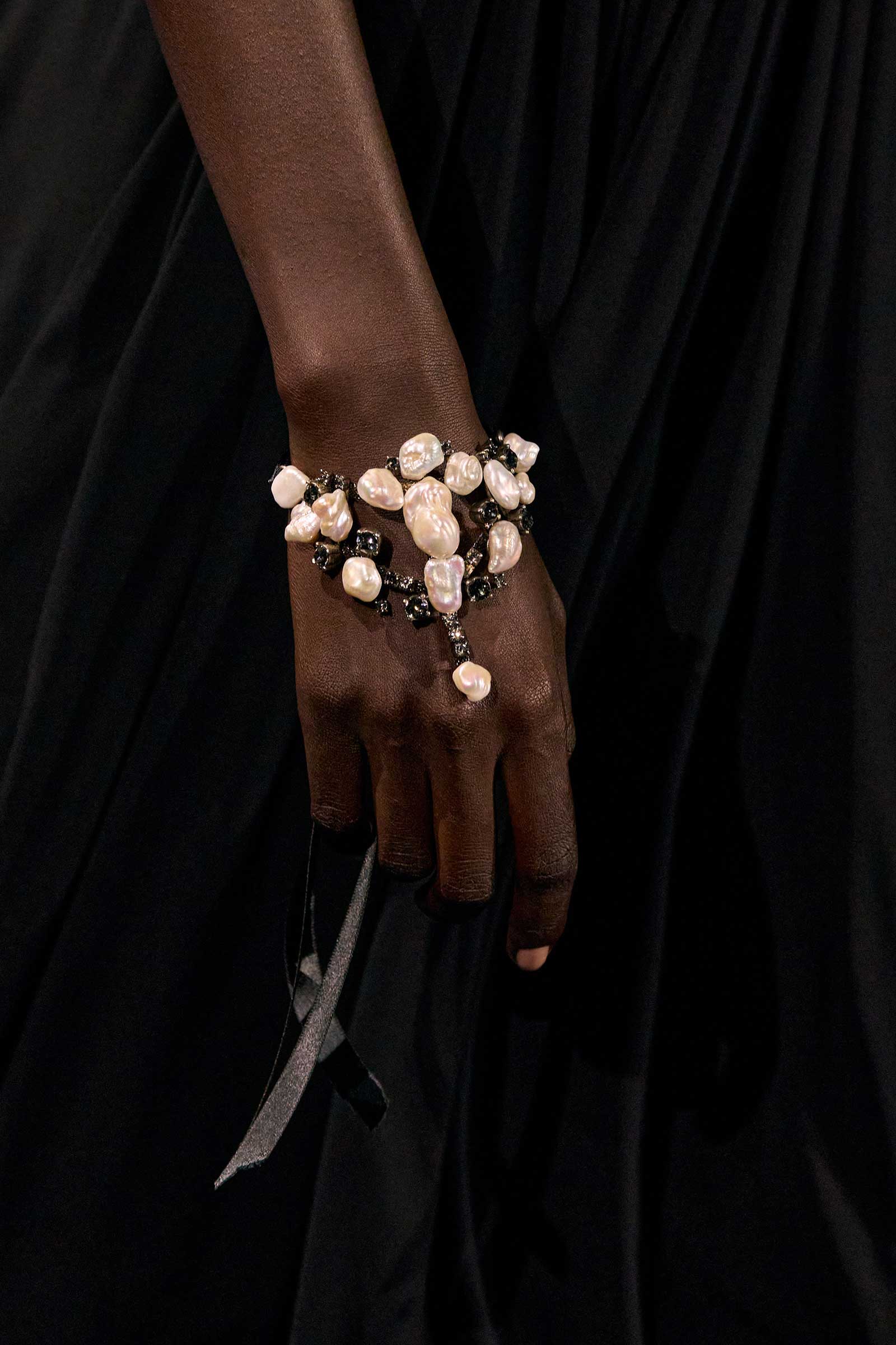 00032-christian-dior-fall-2024-couture-details-credit-gorunway
