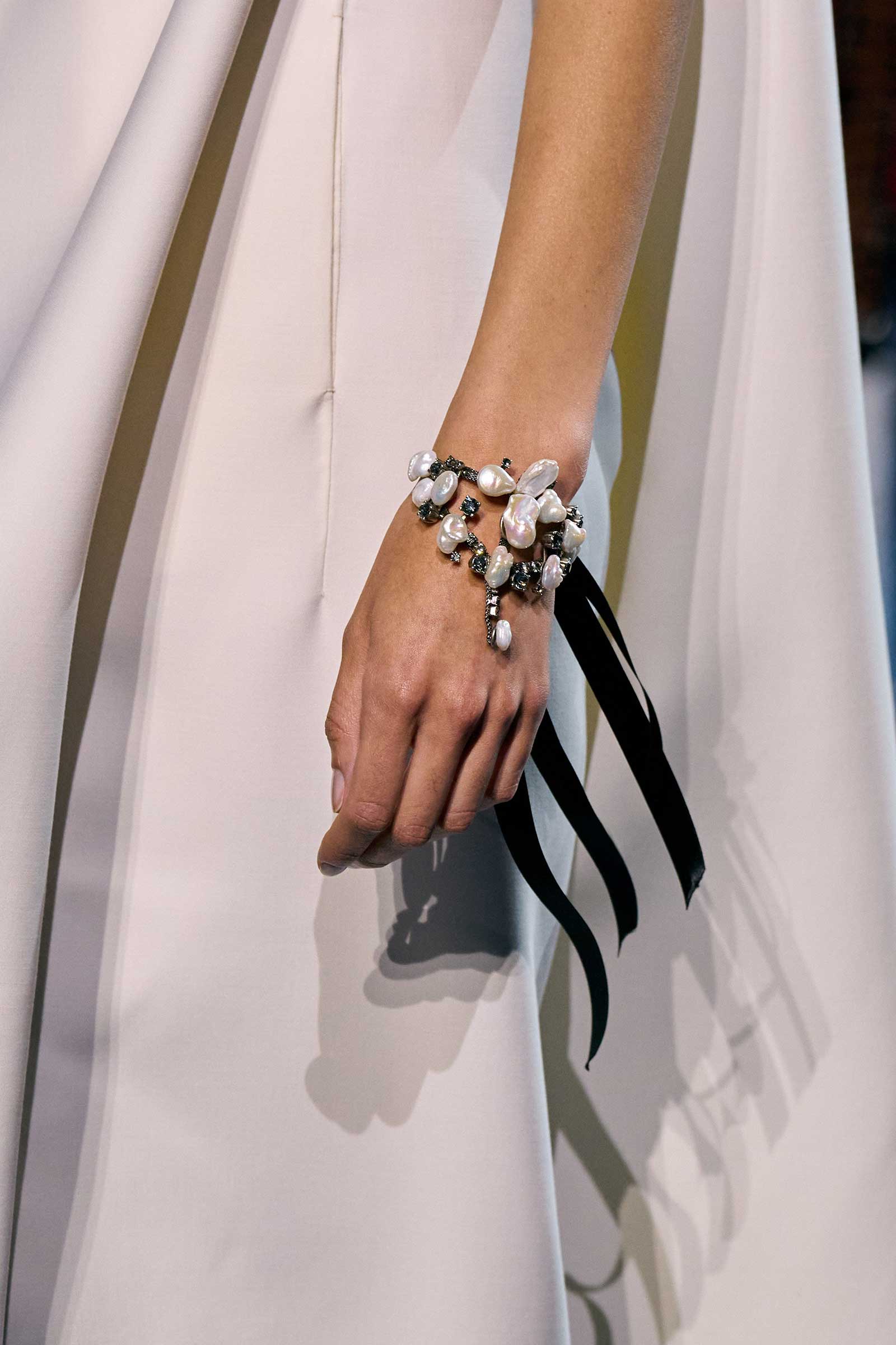 00065-christian-dior-fall-2024-couture-details-credit-gorunway
