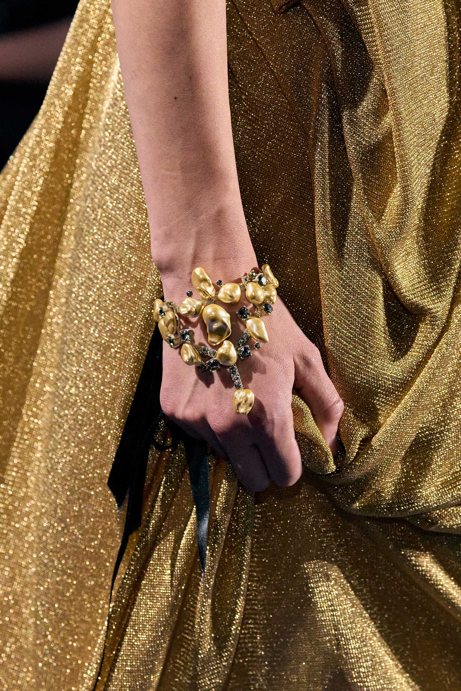 00145-christian-dior-fall-2024-couture-details-credit-gorunway