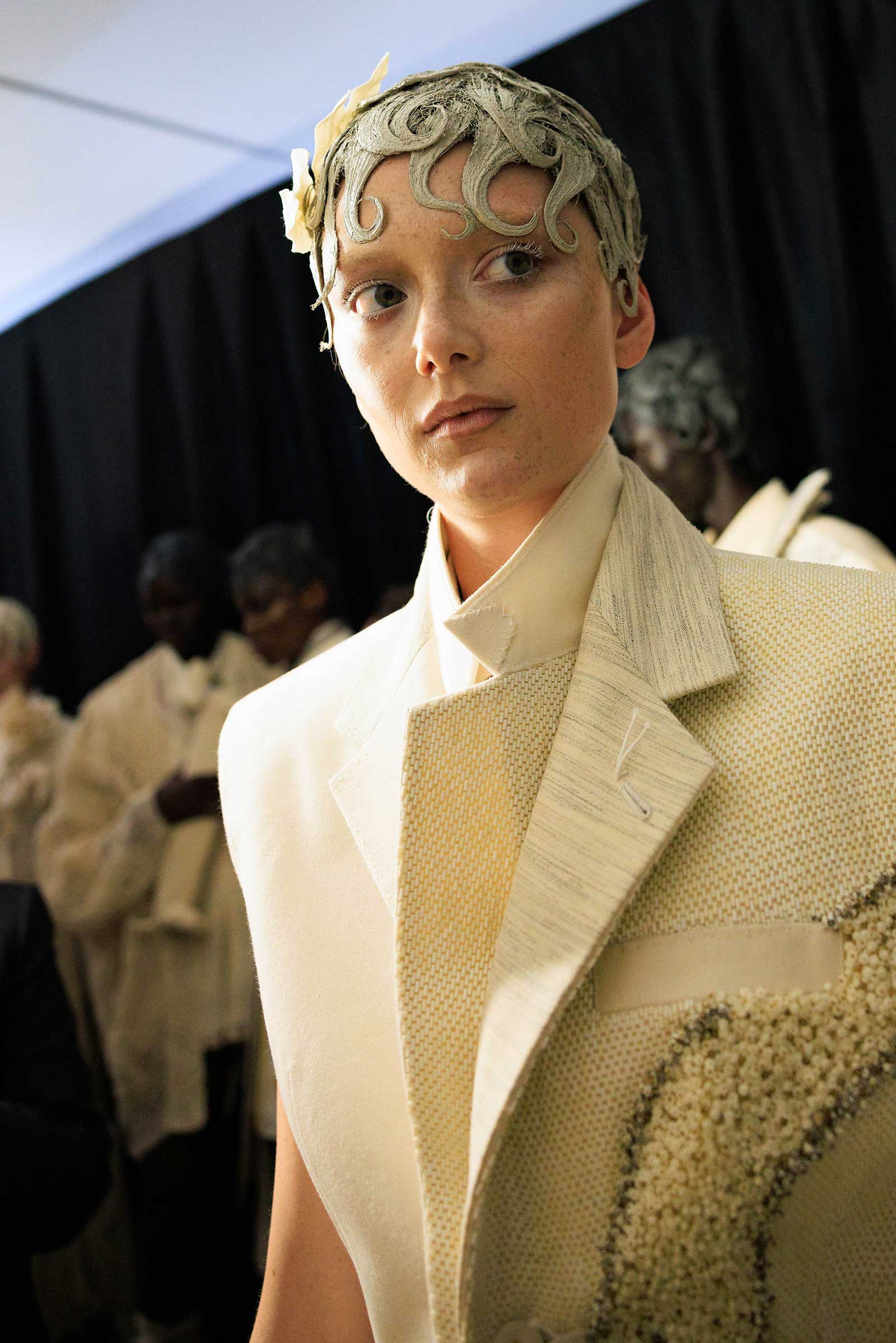 ThomBrowne_Couture_FW24_Backstage_AcielleStyleDuMonde-013RZ