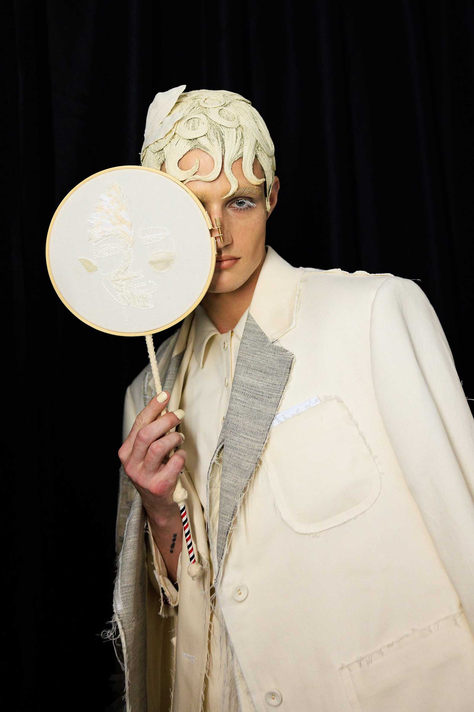 ThomBrowne_Couture_FW24_Backstage_AcielleStyleDuMonde-014RZ