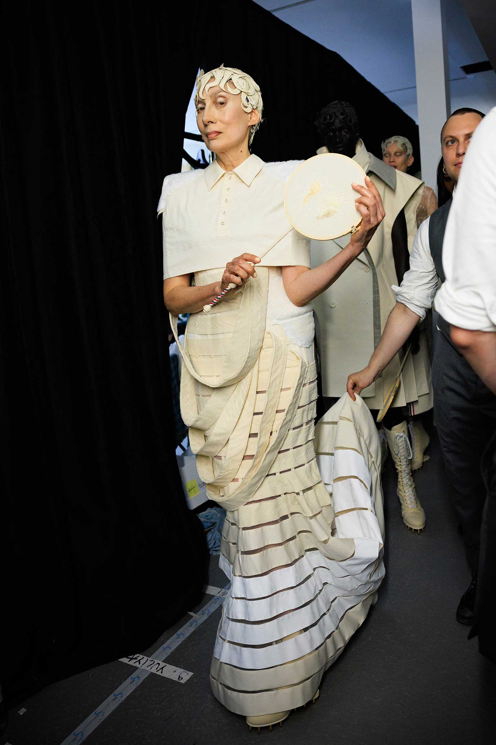 ThomBrowne_Couture_FW24_Backstage_AcielleStyleDuMonde-017RZ