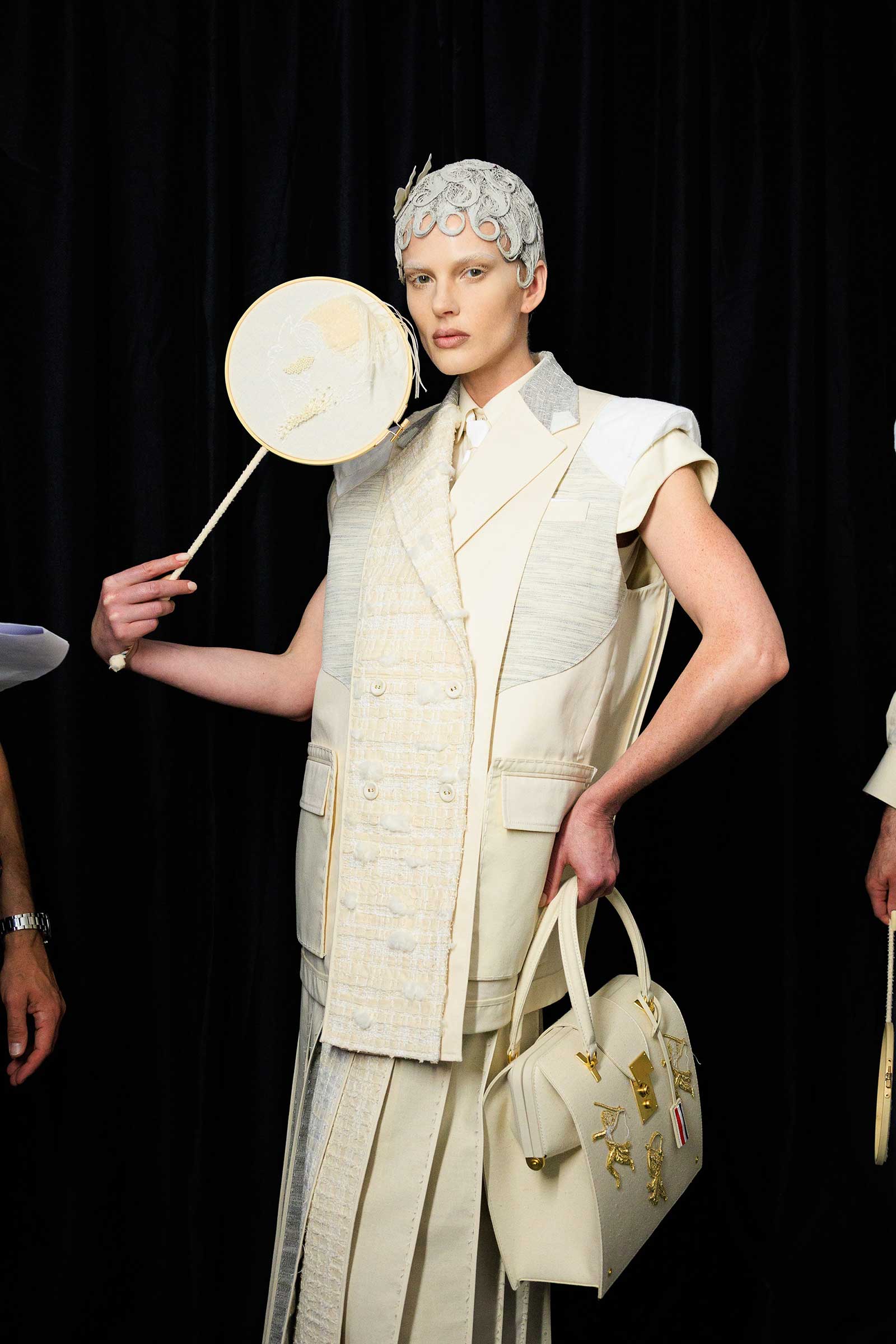 ThomBrowne_Couture_FW24_Backstage_AcielleStyleDuMonde-019RZ