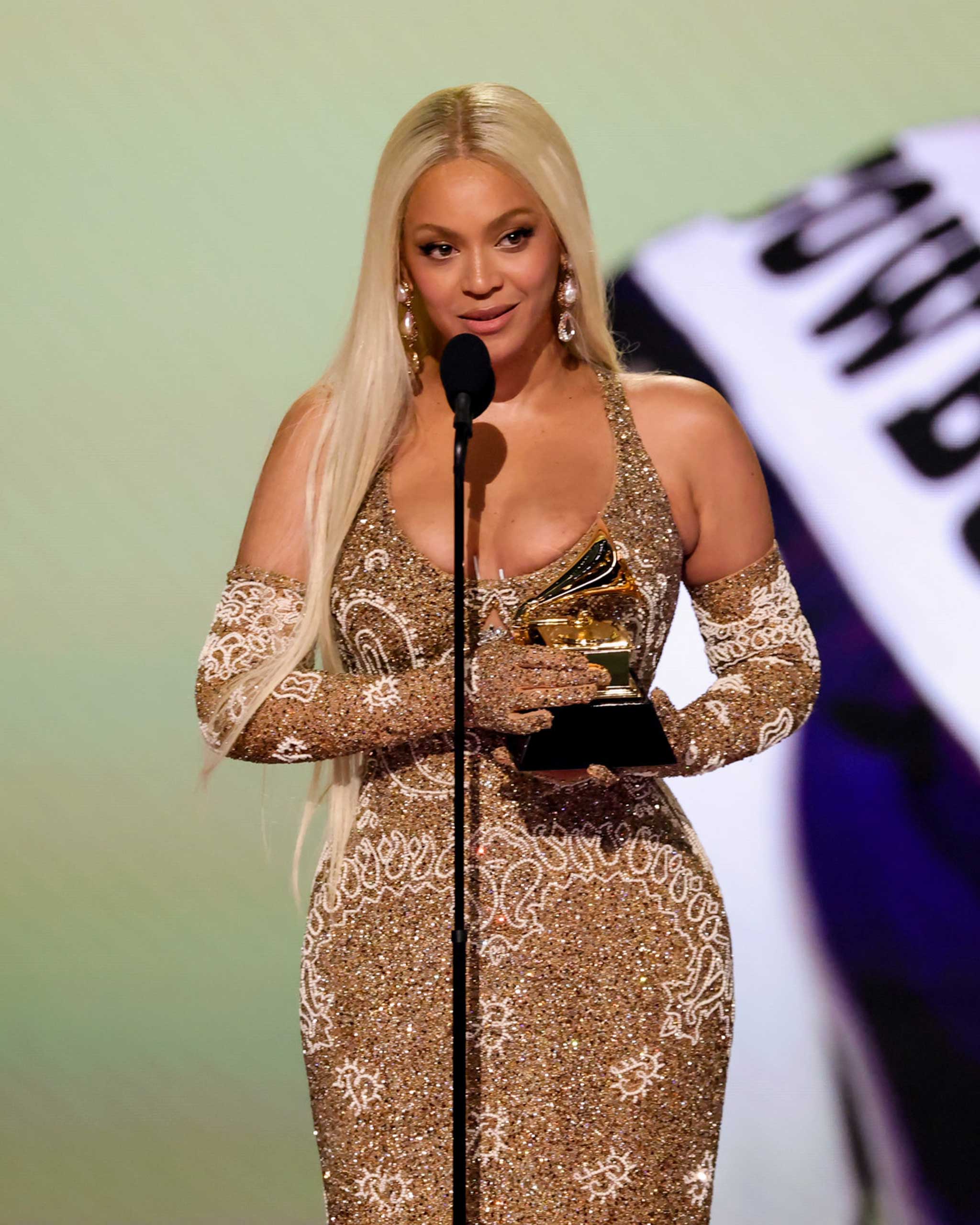 Beyoncé accepts her Grammy award